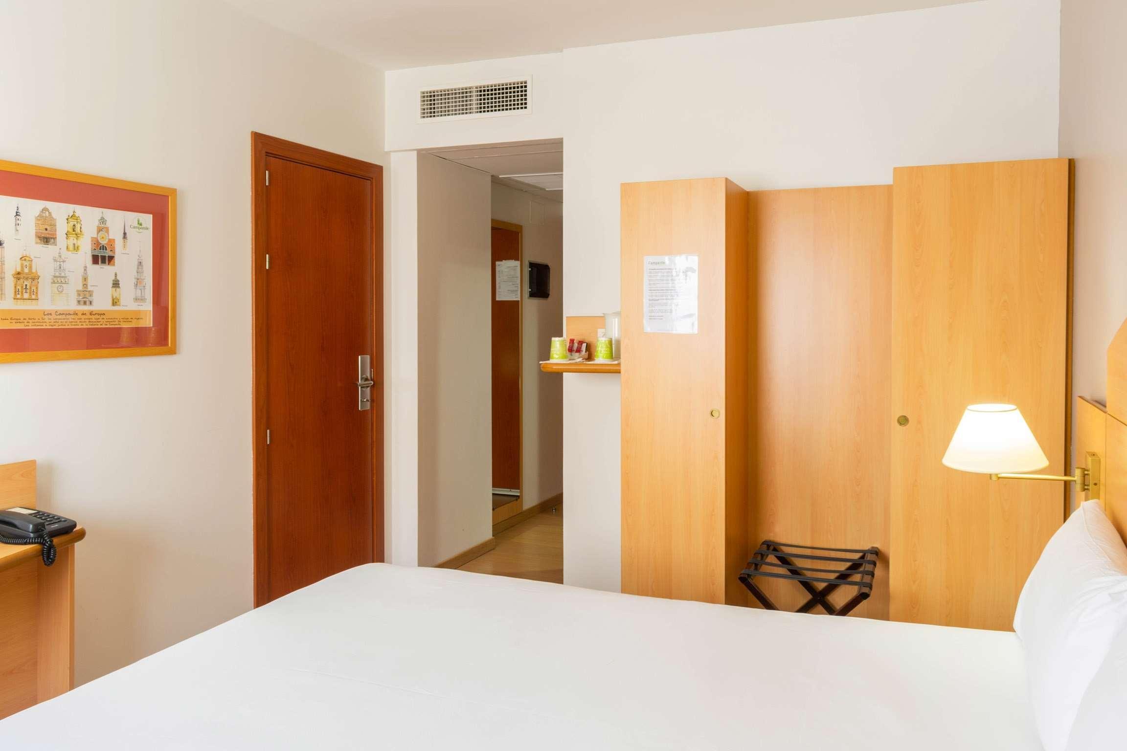 Travelodge Madrid אלקאלה דה הנארס מראה חיצוני תמונה