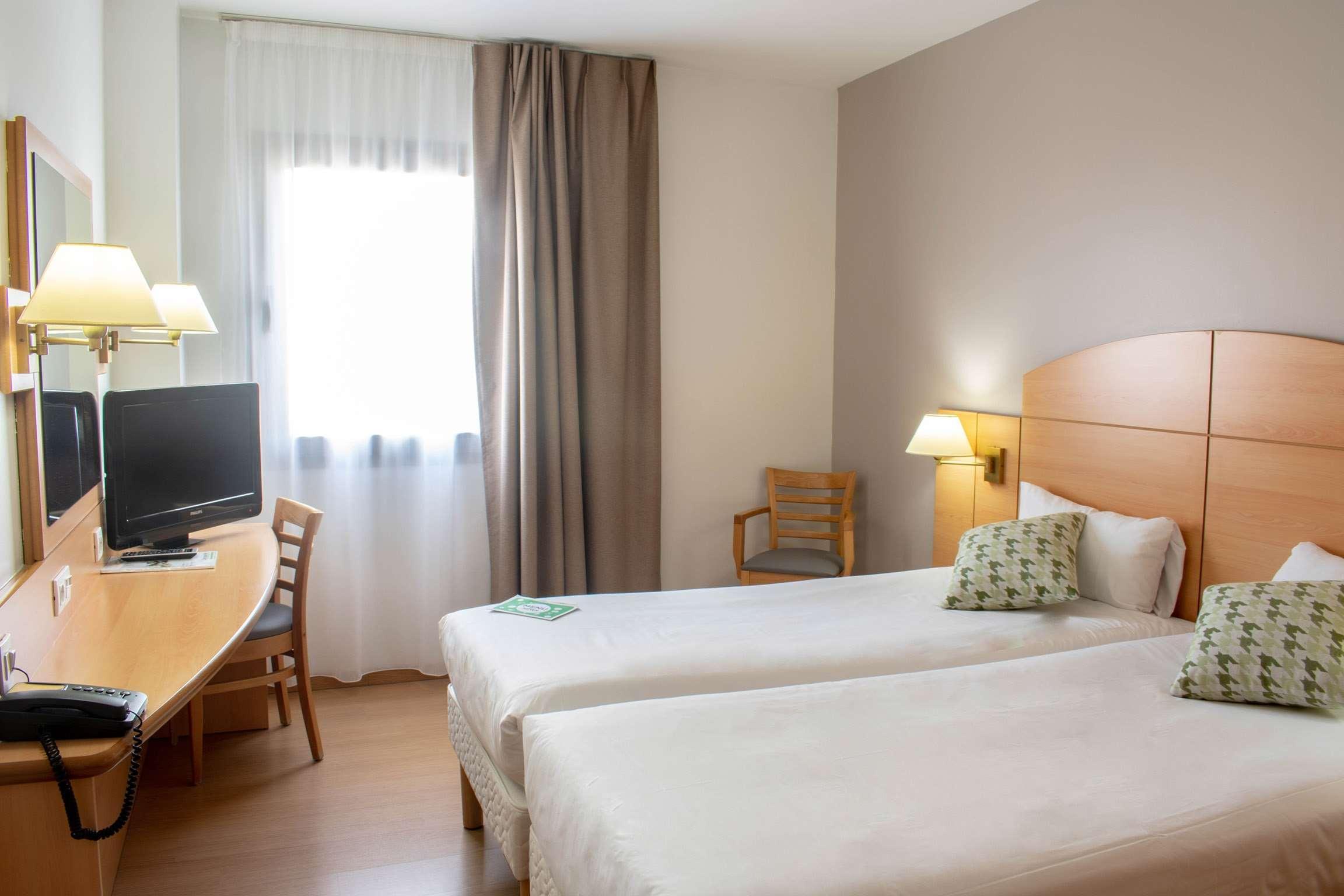 Travelodge Madrid אלקאלה דה הנארס מראה חיצוני תמונה
