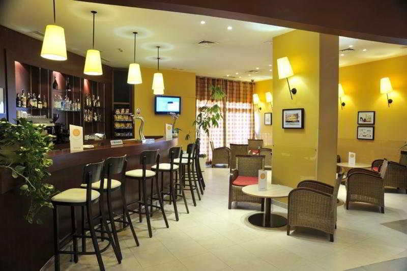 Travelodge Madrid אלקאלה דה הנארס מראה חיצוני תמונה
