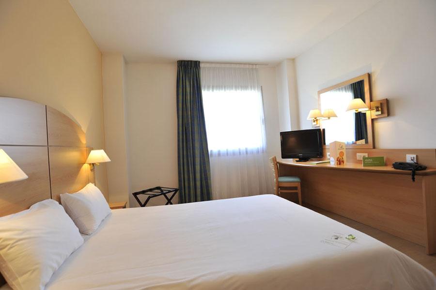 Travelodge Madrid אלקאלה דה הנארס מראה חיצוני תמונה
