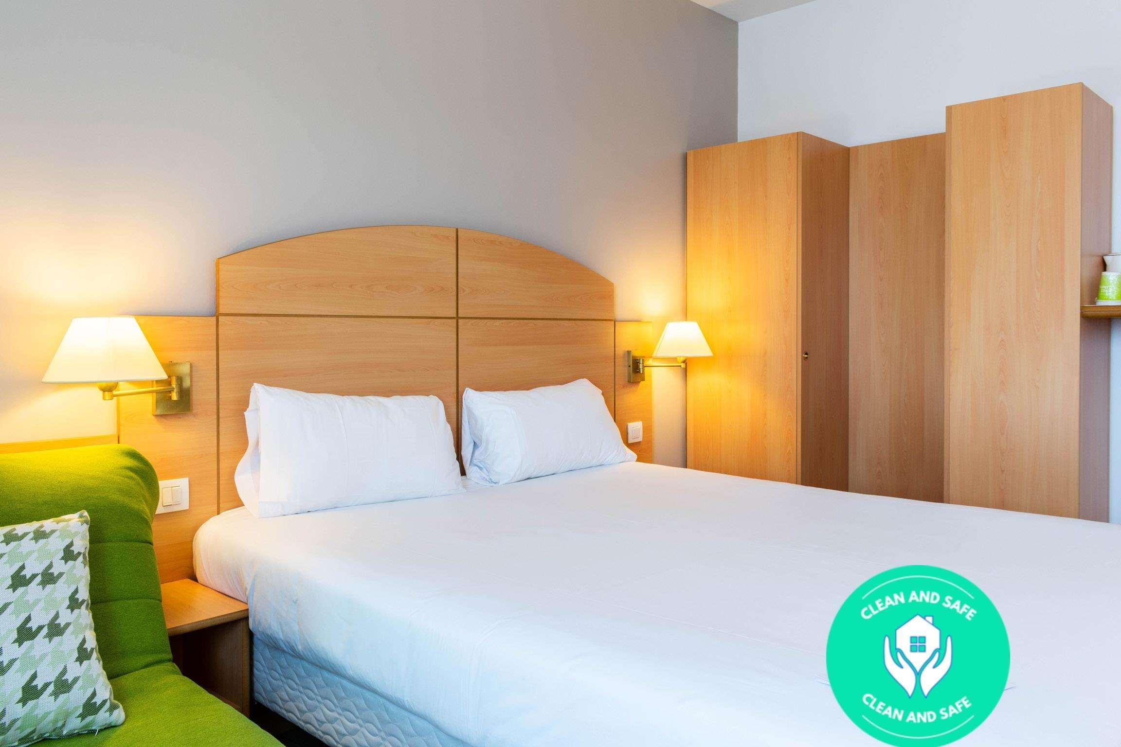 Travelodge Madrid אלקאלה דה הנארס מראה חיצוני תמונה
