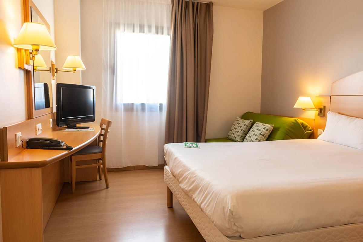 Travelodge Madrid אלקאלה דה הנארס מראה חיצוני תמונה