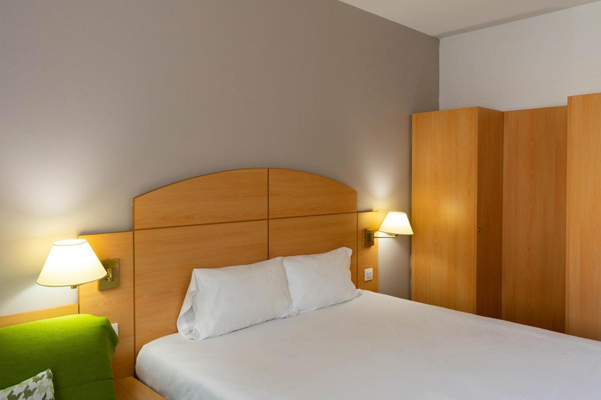 Travelodge Madrid אלקאלה דה הנארס מראה חיצוני תמונה