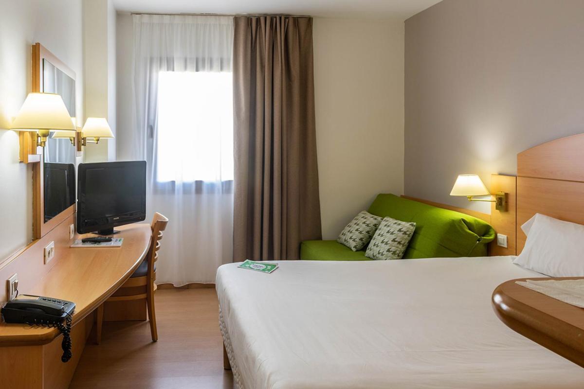 Travelodge Madrid אלקאלה דה הנארס מראה חיצוני תמונה