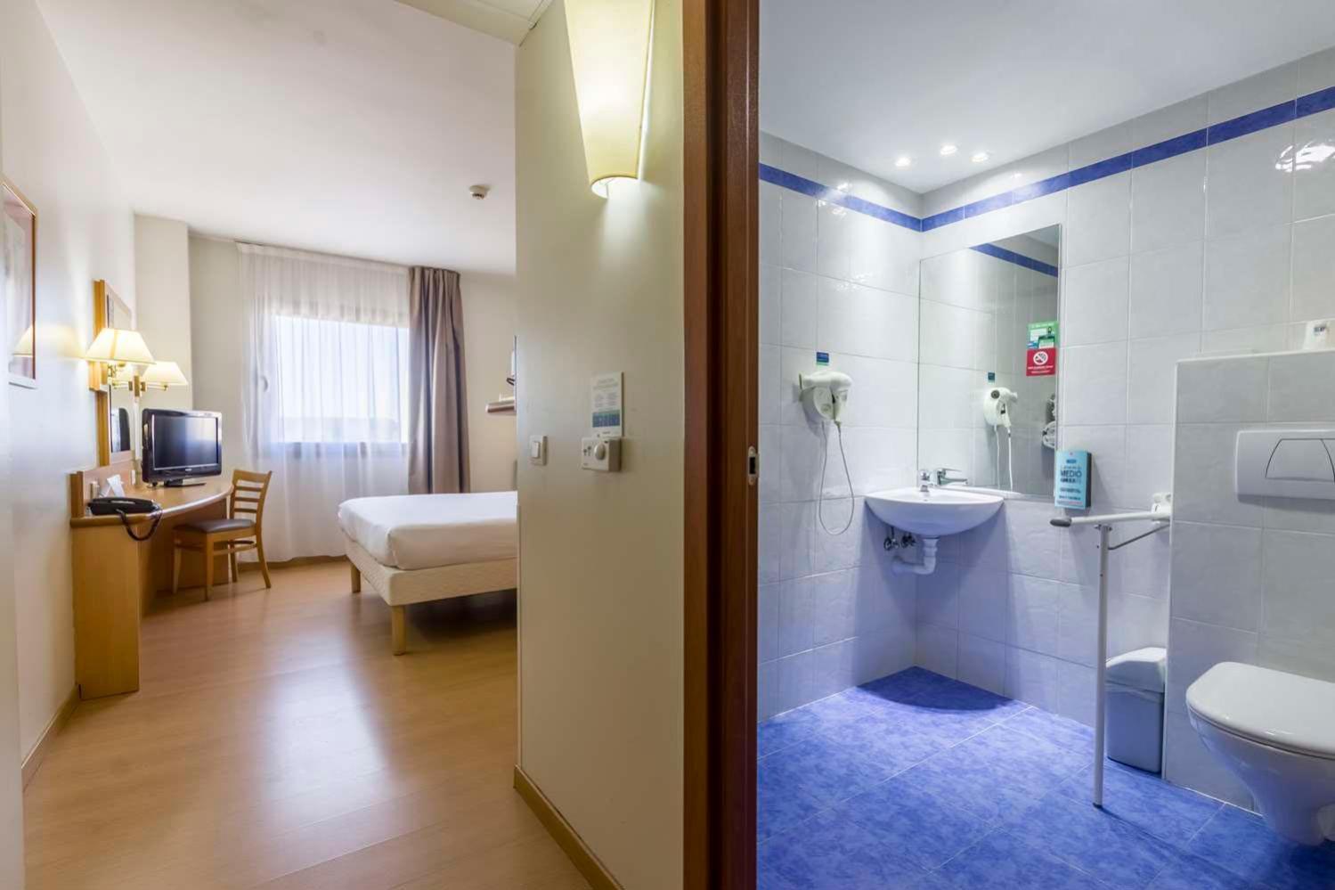 Travelodge Madrid אלקאלה דה הנארס מראה חיצוני תמונה