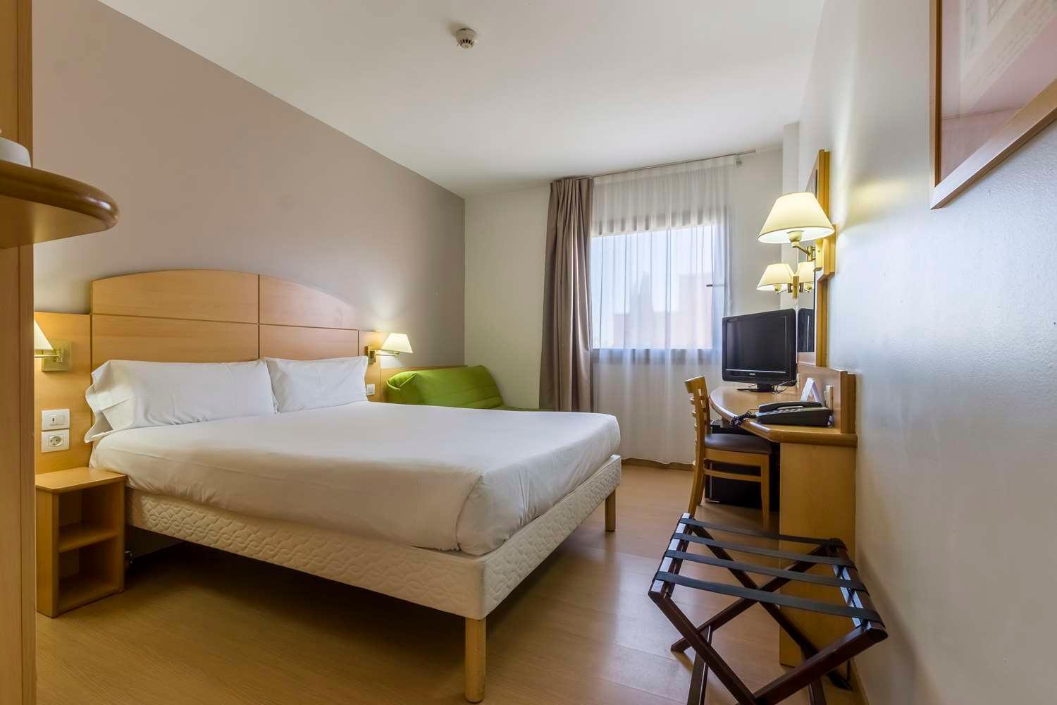 Travelodge Madrid אלקאלה דה הנארס מראה חיצוני תמונה