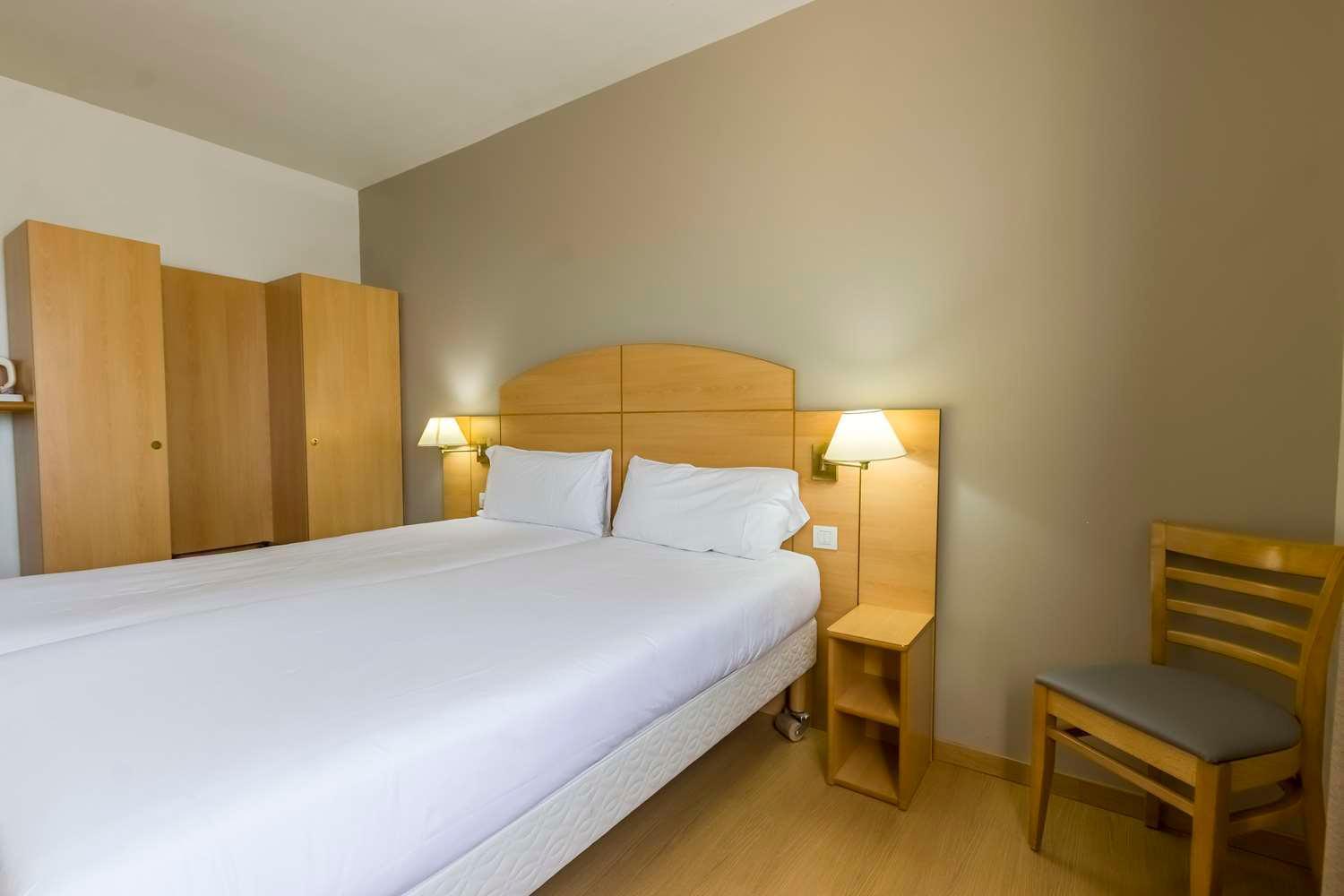 Travelodge Madrid אלקאלה דה הנארס מראה חיצוני תמונה