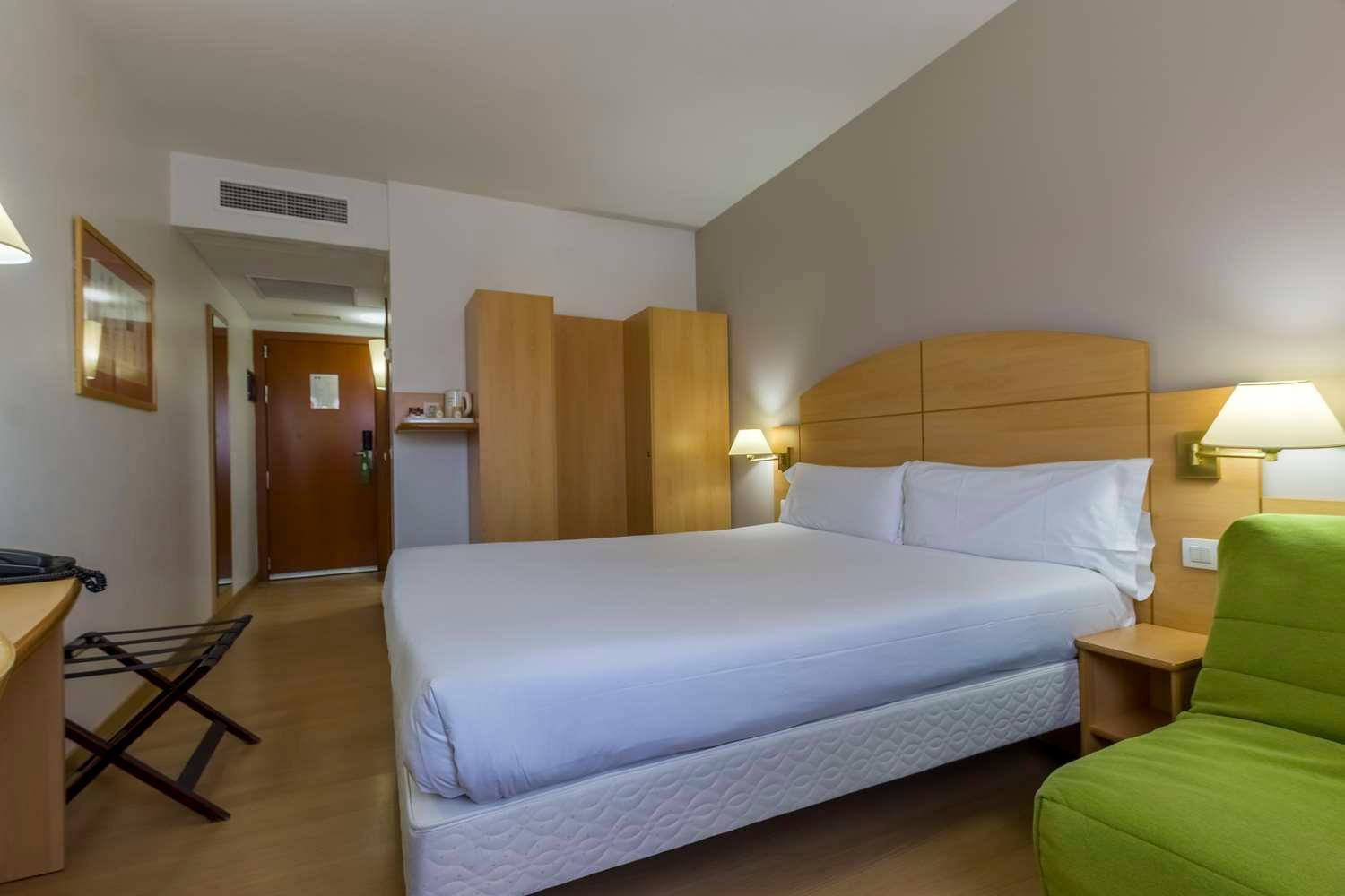 Travelodge Madrid אלקאלה דה הנארס מראה חיצוני תמונה