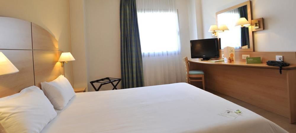 Travelodge Madrid אלקאלה דה הנארס מראה חיצוני תמונה