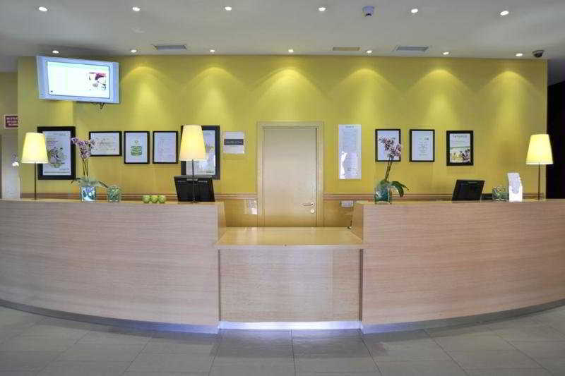 Travelodge Madrid אלקאלה דה הנארס מראה חיצוני תמונה