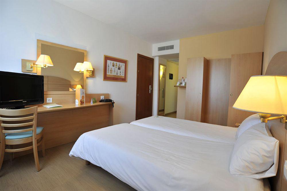 Travelodge Madrid אלקאלה דה הנארס מראה חיצוני תמונה